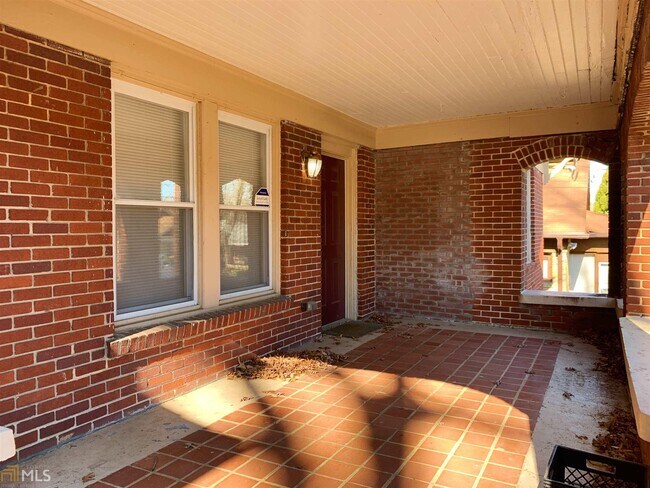 Building Photo - 379 Altoona Pl SW