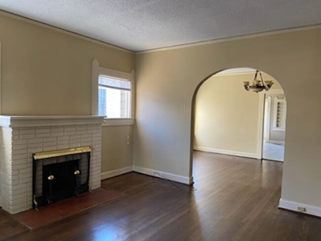 Building Photo - 617 10th Ct S