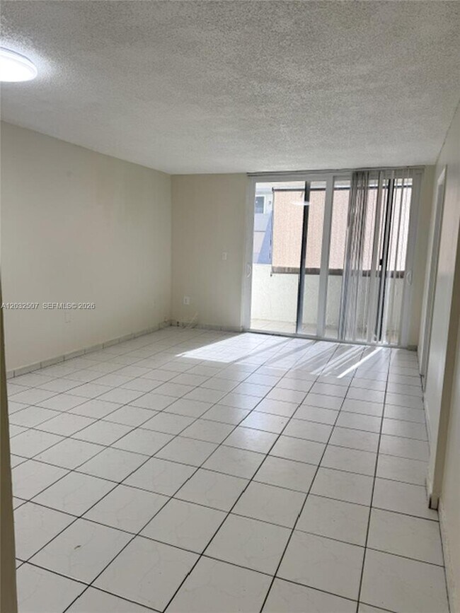 Foto del edificio - 10000 NW 80th Ct