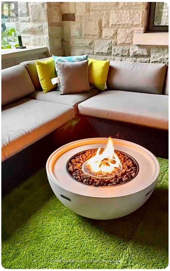 Building Photo - 63 Sylvan Ave