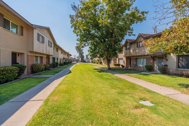 Building Photo - 6757 N 44th Ave