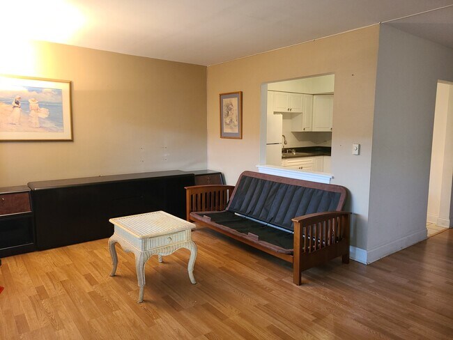 Foto del edificio - 1754 E Oakton St