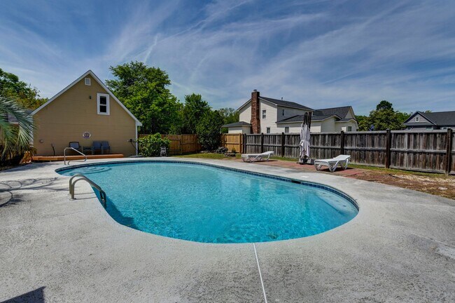 Foto del edificio - Spacious 6-Bedroom Retreat with Pool, No HOA, and Room for Boat or RV Near Lake Murray!