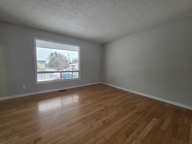 Photo du bâtiment - 745 Selkirk Rd