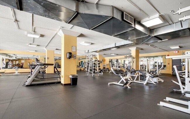 Foto del edificio - 4600 S Four Mile Run Dr