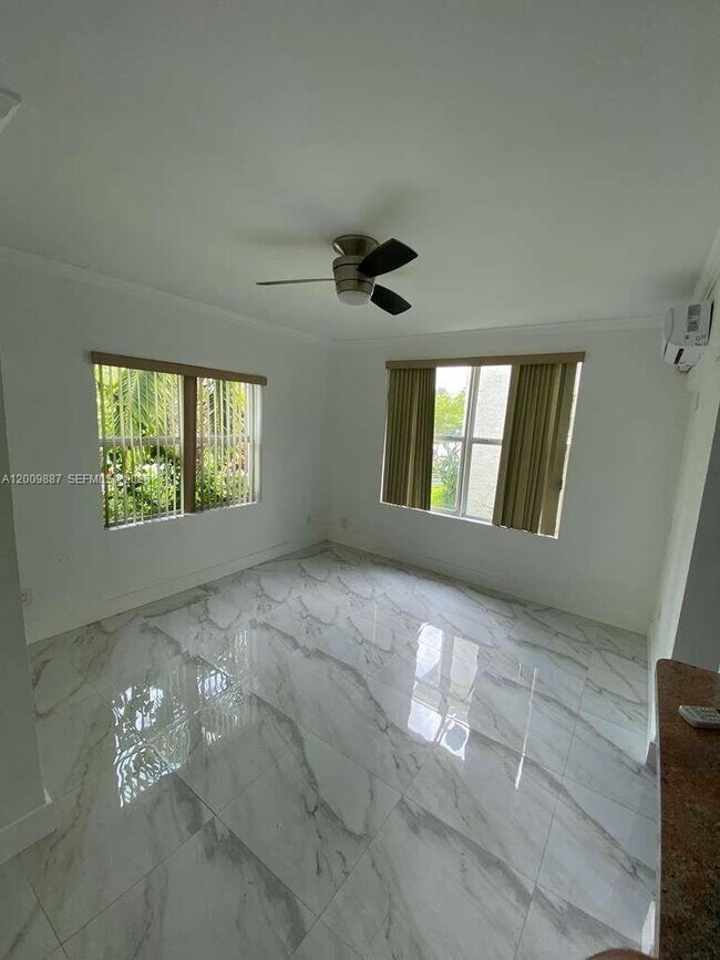 Foto del edificio - 119 Menores Ave
