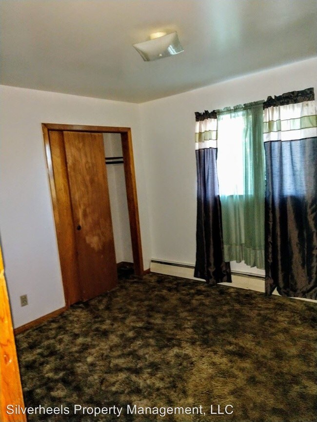 Building Photo - 2708 Lenore St