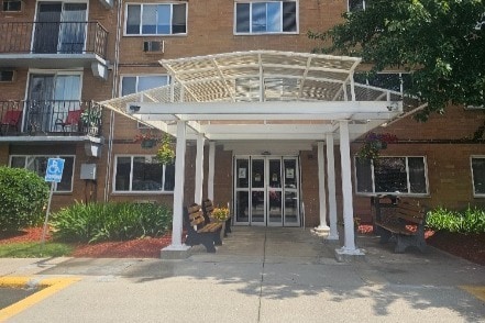 Main Entrance - Waterstone Place Apartments
