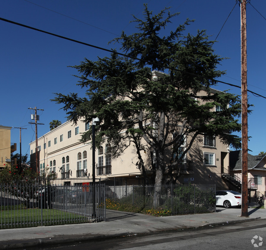 Building Photo - 628 W 30th St