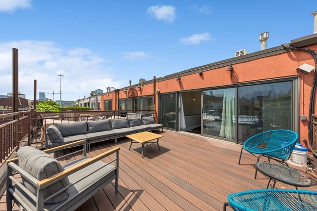 Building Photo - 657 N Carpenter St