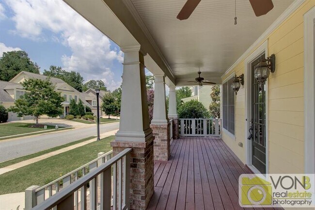 Foto del edificio - 951 Regal Hills Ln