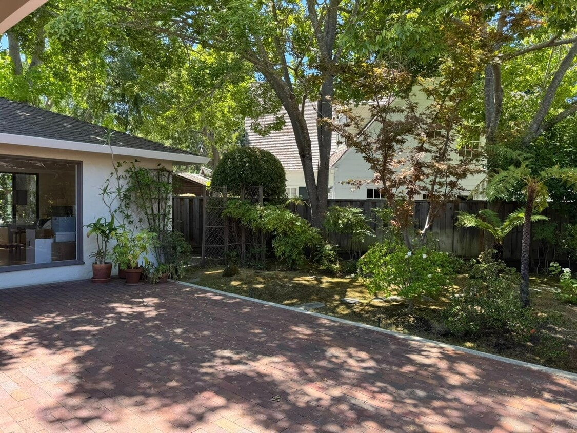 Foto principal - 773 W Greenwich Pl