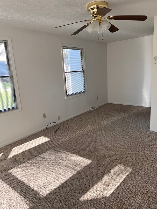 Living area - 118 W Olive St