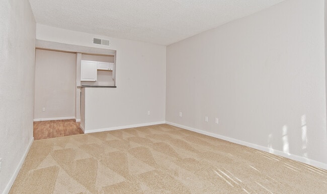 Building Photo - Aden Crest Ft. Worth