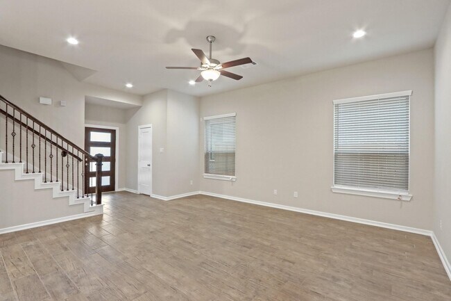 Building Photo - 7011 Golden Groundsel Dr