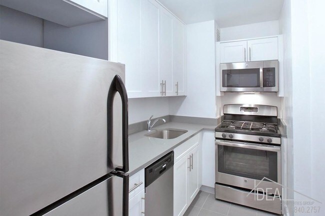 Building Photo - 2 bedroom in Brooklyn NY 11214