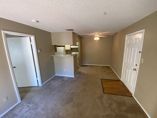 Foto del edificio - Modern 1-Bedroom Apartment with Amenities in Altamonte Springs