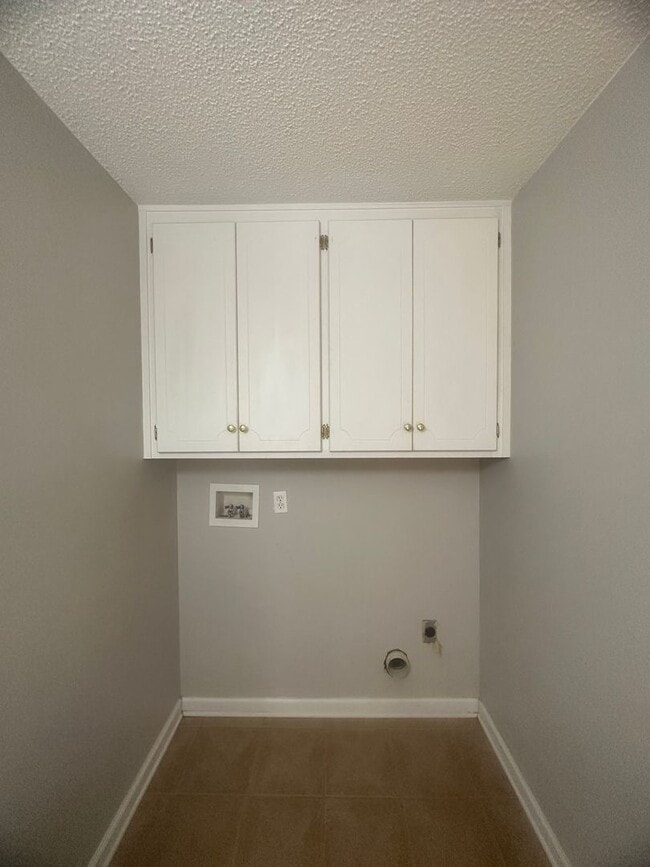 Building Photo - Dunwoody Townhomes!