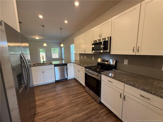 Foto del edificio - 5027 Tyndall Dr