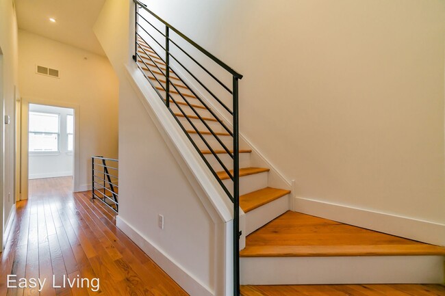 Building Photo - 2100 Wheatsheaf Ln