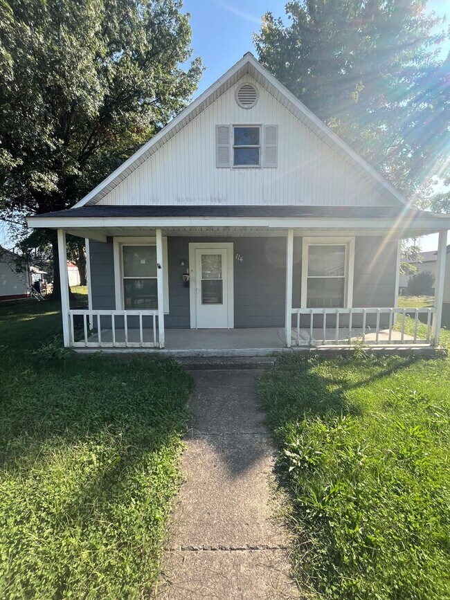 Building Photo - Newly Renovated 3 Bedroom 2 Bath House in ...