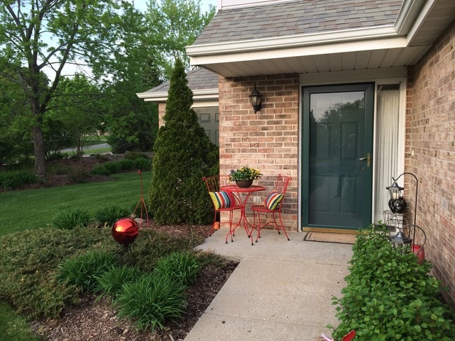 Building Photo - Maple Court Apartments