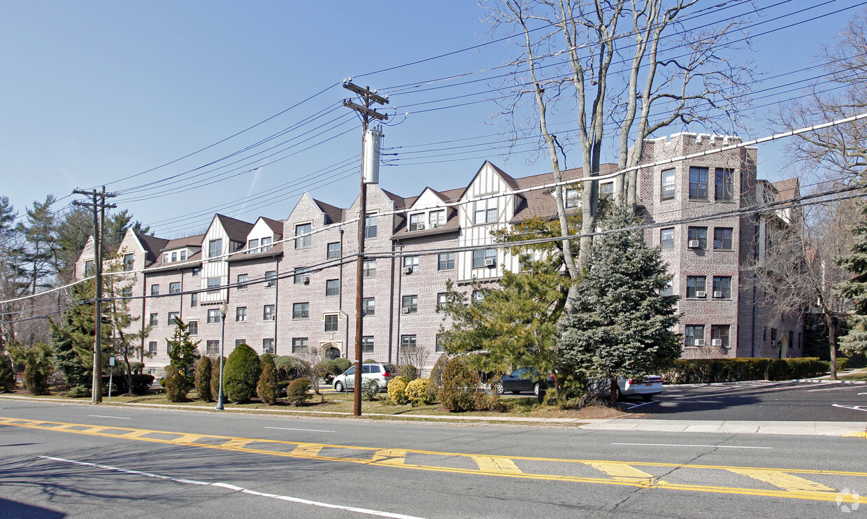 Primary Photo - Larchmont Gables Apartment
