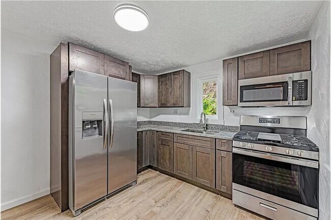 Foto del edificio - 4205 Stanton Ave