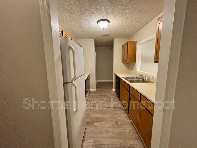 Foto del edificio - 406 Commons Dr