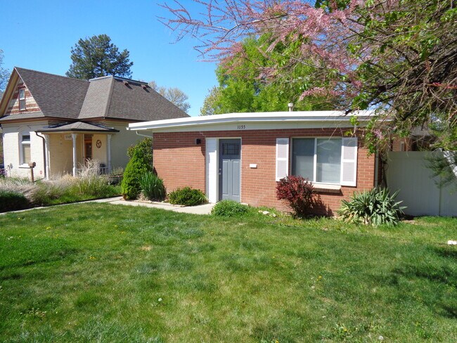 Foto del edificio - 1055 E Wilson Ave