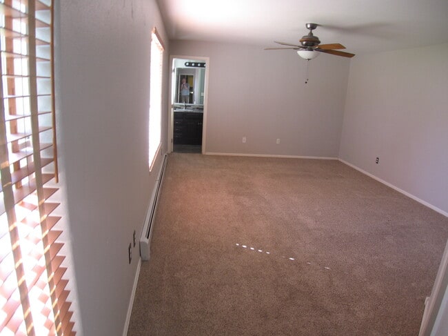 Building Photo - 778 Jade Ln