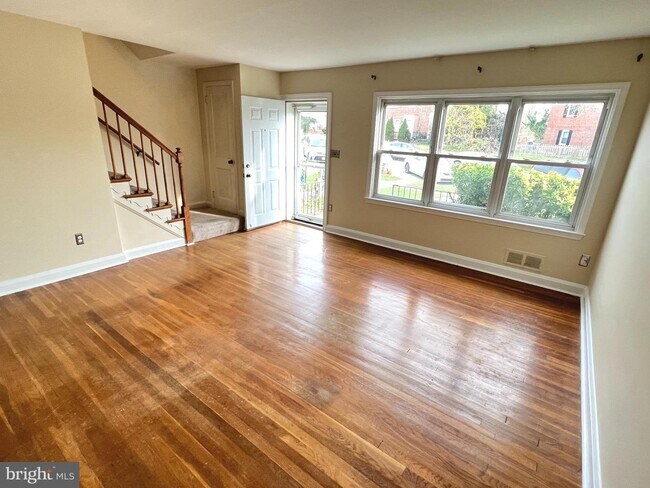 Foto del edificio - 908 Radcliffe Rd