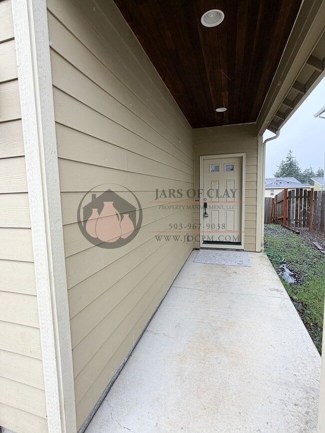 Building Photo - Move in Special $600 Off First Months-  Brand New Carpet & Freshly Painted