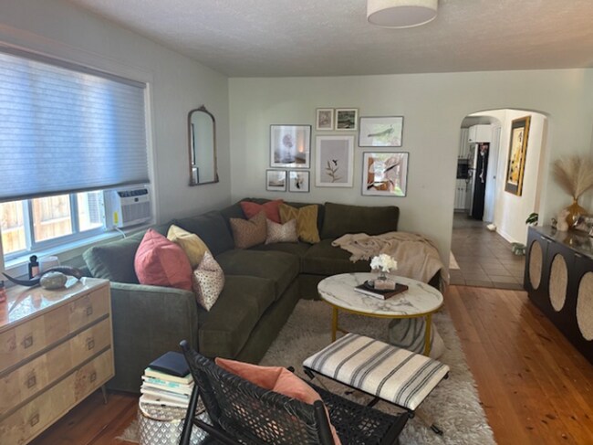 Foto del edificio - Beautifully Remodeled 2 Bed/1 Bath Single ...
