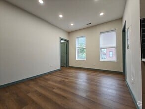 Building Photo - 1001 W 31st St