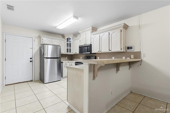 Building Photo - 14 Blanco River St