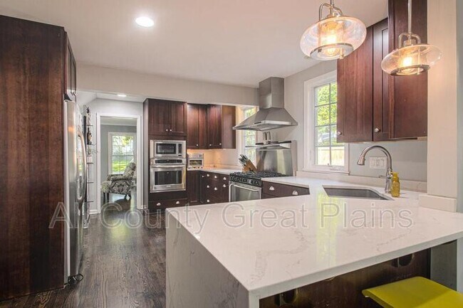 Building Photo - 3714 W 61st Terrace