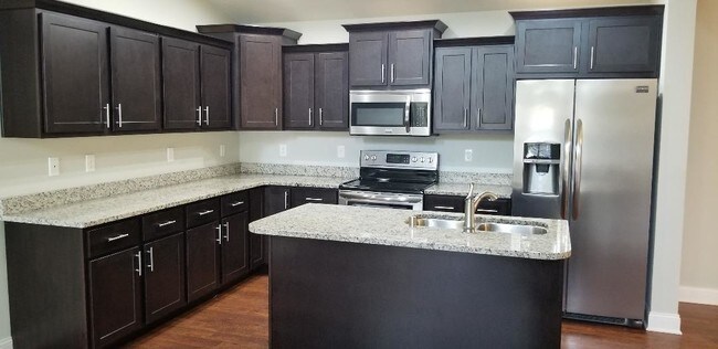 Building Photo - 711 Newtown Springs Dr