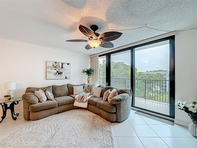 Building Photo - 1101 River Reach Dr