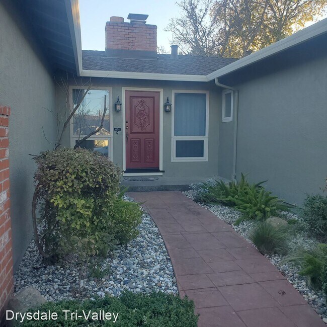 Building Photo - 4 br, 2 bath House - 263 Donegal Way