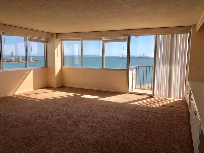 Living Room Balcony Ocean Views - 2999 E Ocean Blvd