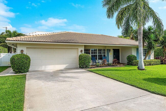 Building Photo - 899 Barcelona Dr