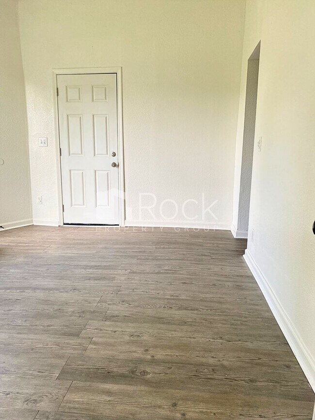 Foto del edificio - 328 N Philadelphia Ave