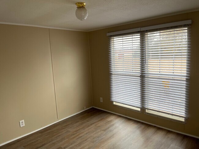 Building Photo - 915 N Filmore St