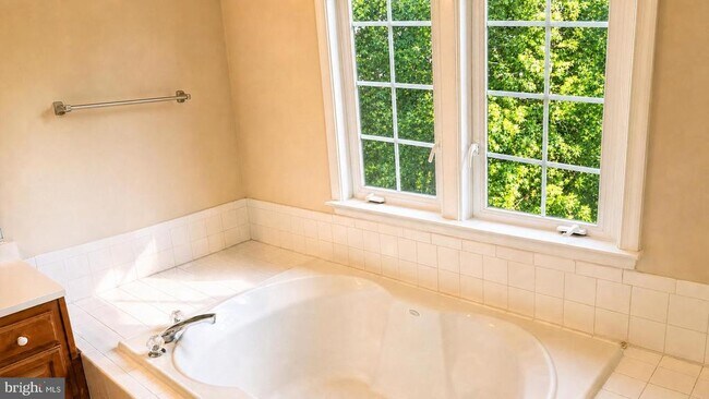 Foto del edificio - 9640 Potters Hill Cir