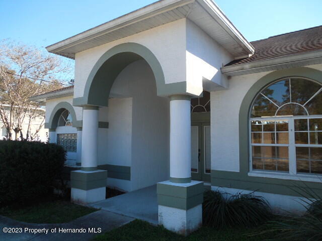 Building Photo - 13340 Spring Hill Dr