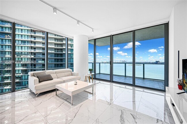 Foto del edificio - 650 NE 32nd St