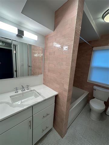 Building Photo - 7828 Meadow Park Dr