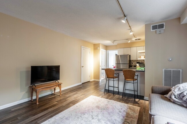 Foto del edificio - 715 W Diversey Pky