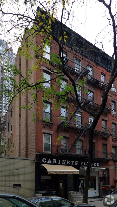 Primary Photo - 426 E 73rd St